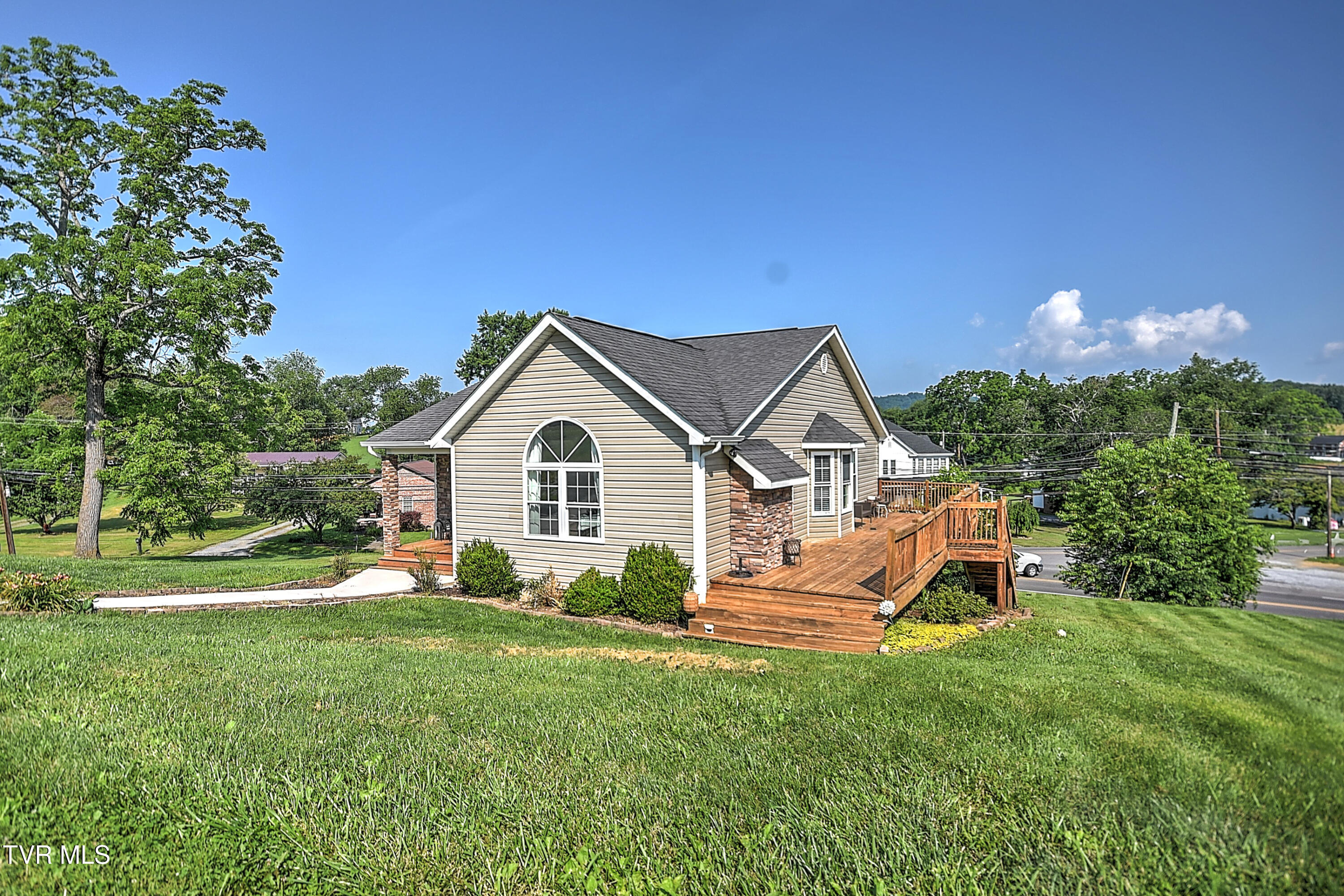 517 West Glade Street Glade Spring, VA 24340 - Photo 3 of 68 517 W Glade St DOM-4