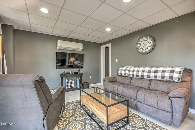 $299,900 | 517 West Glade Street, Glade Spring, VA 24340