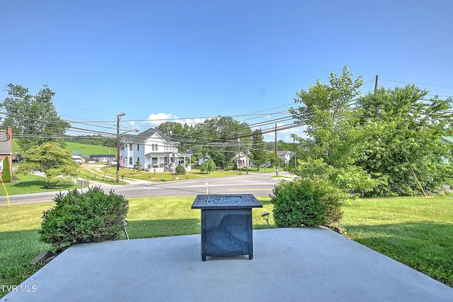 $299,900 | 517 West Glade Street, Glade Spring, VA 24340