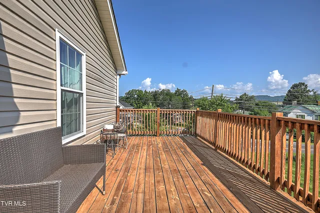 $299,900 | 517 West Glade Street, Glade Spring, VA 24340