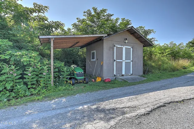 $299,900 | 517 West Glade Street, Glade Spring, VA 24340