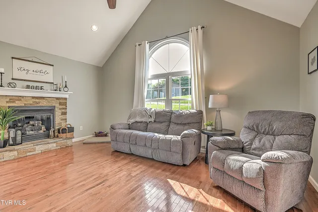 $299,900 | 517 West Glade Street, Glade Spring, VA 24340