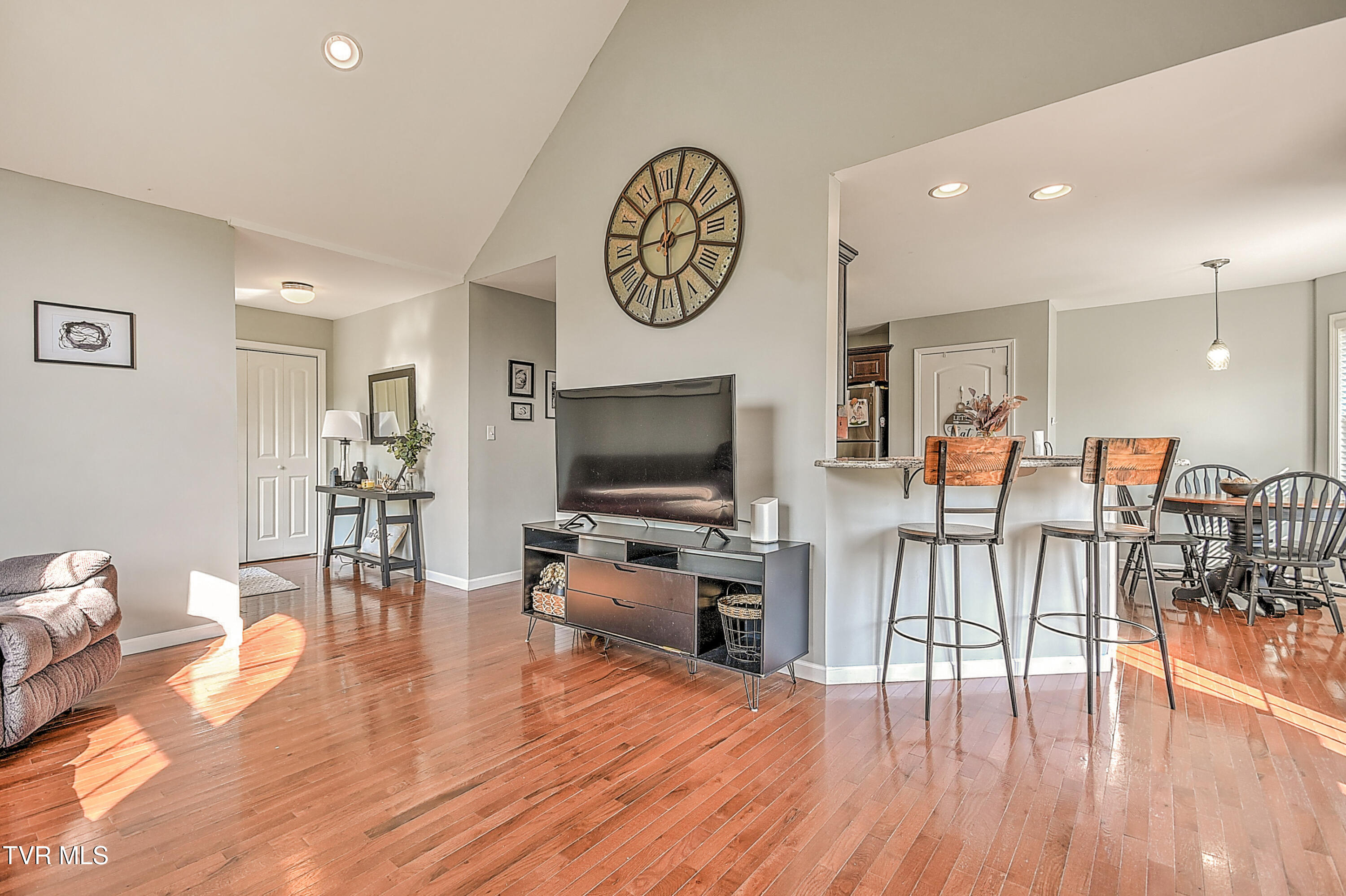 517 West Glade Street Glade Spring, VA 24340 - Photo 9 of 68 517 W Glade St DOM-8