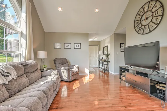 $299,900 | 517 West Glade Street, Glade Spring, VA 24340