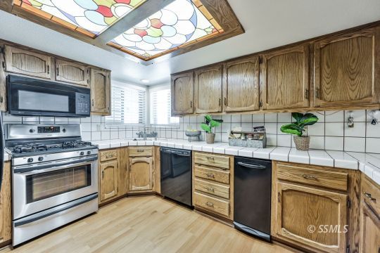 1129 West Denise Avenue Ridgecrest, CA 93555 - Photo 2 of 32