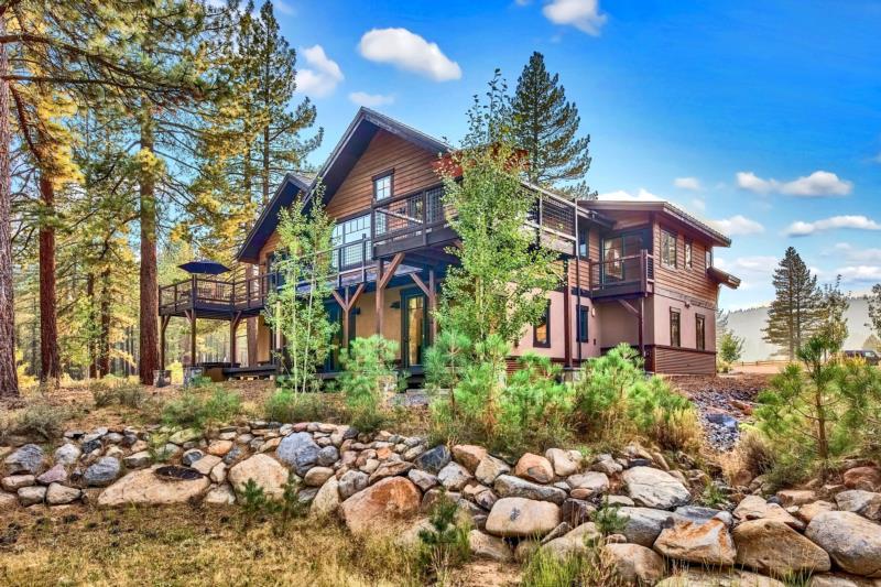 10175 Annies Loop Truckee, CA 96161 - Photo 1 of 21