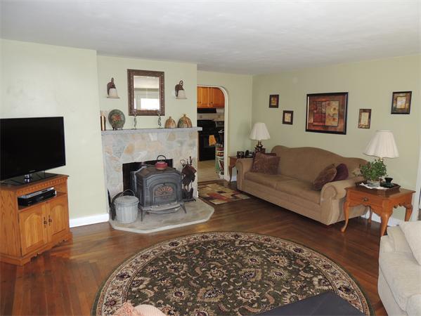 536 Snipatuit Road Rochester, MA 02770 - Photo 6 of 25 a living room with furniture and a flat screen tv