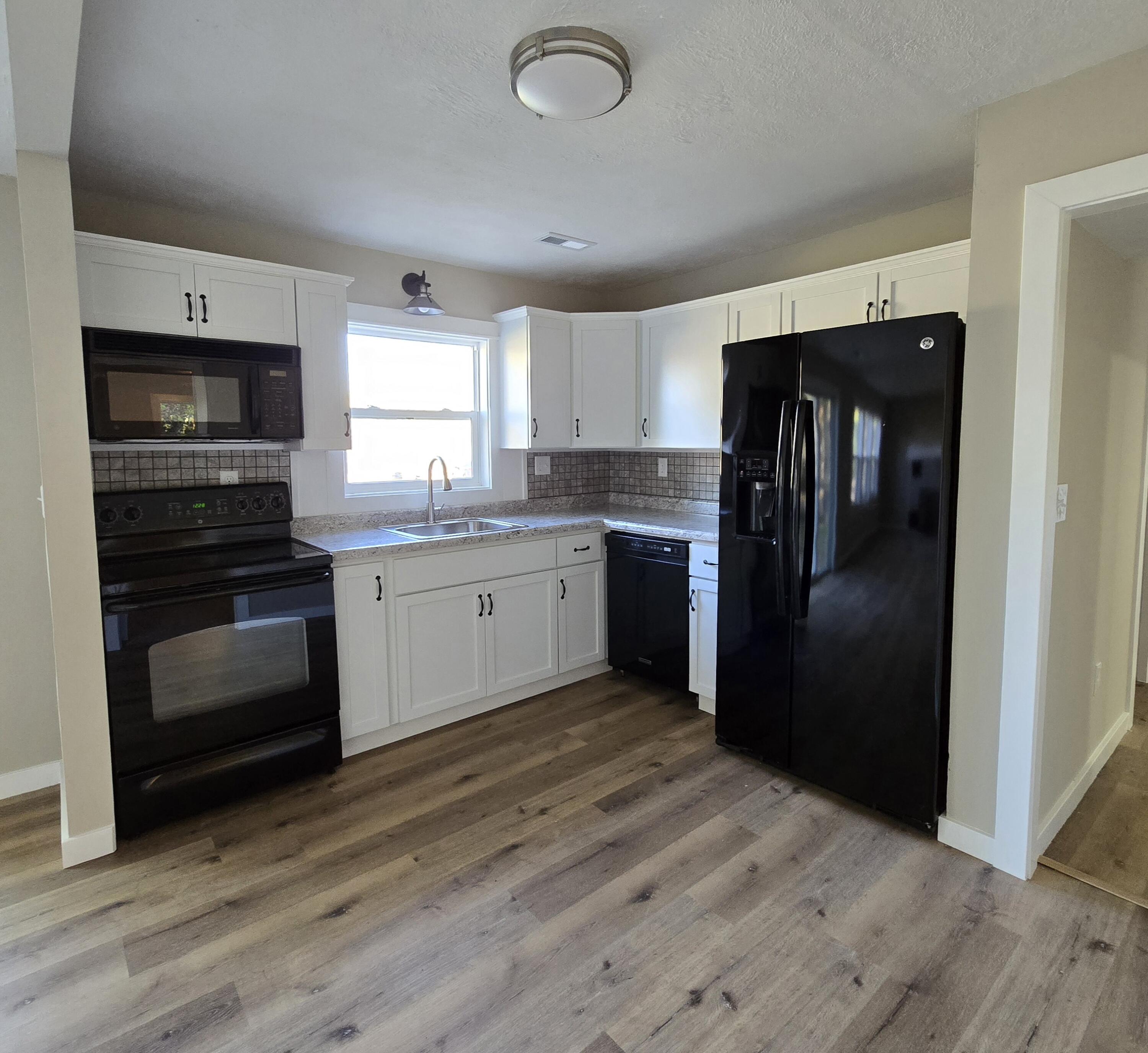 399 Hickory Road Battle Creek, MI 49017 - Photo 8 of 29 20241017_122848 (1)