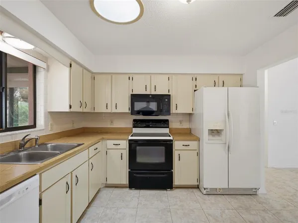 $689,000 | 808 East 1st Avenue, New Smyrna Beach, FL 32169