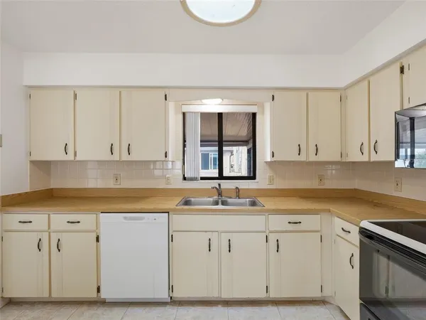 $689,000 | 808 East 1st Avenue, New Smyrna Beach, FL 32169