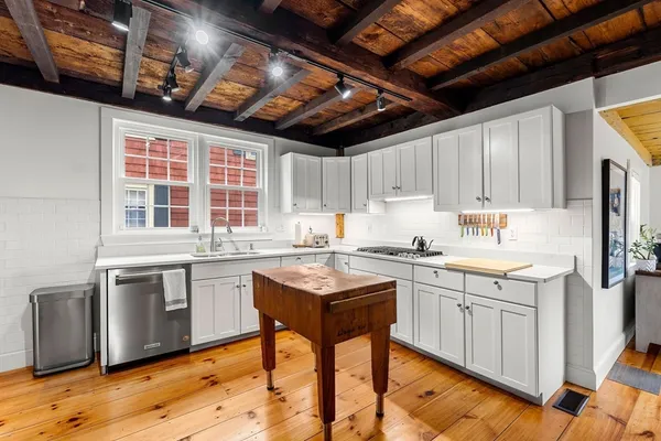 $1,000,000 | 10 Turner Street, Salem, MA 01970