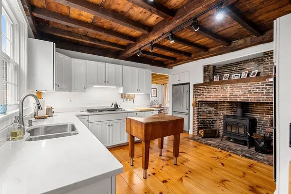 $1,000,000 | 10 Turner Street, Salem, MA 01970