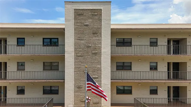 aerial view of a house with outdoor space and lake view