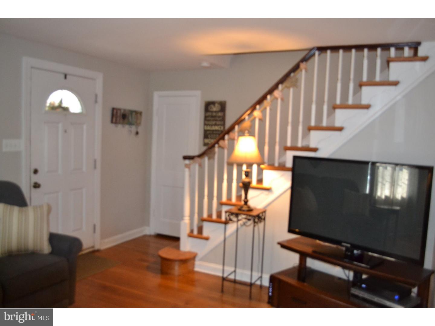 37 Thornridge Road Springfield, PA 19064 - Photo 6 of 25 Living Room