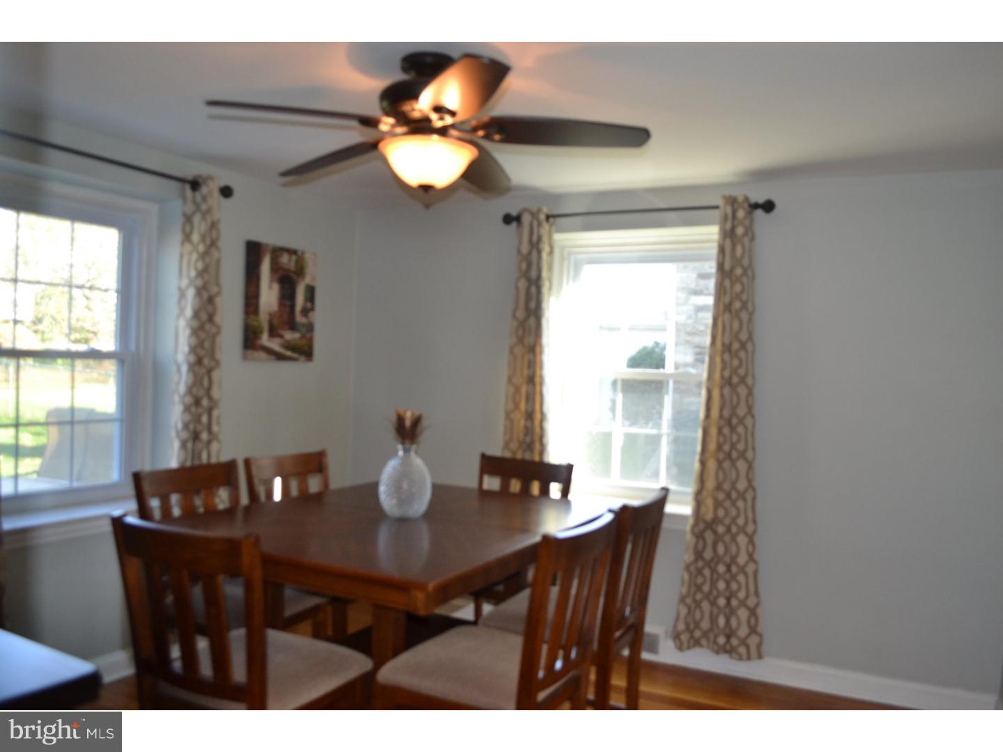 37 Thornridge Road Springfield, PA 19064 - Photo 8 of 25 Living Room