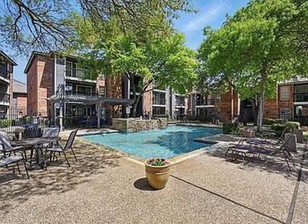 18333 Roehampton Drive, Unit 622 Dallas, TX 75252 - Photo 28 of 28 a view of a backyard with sitting area