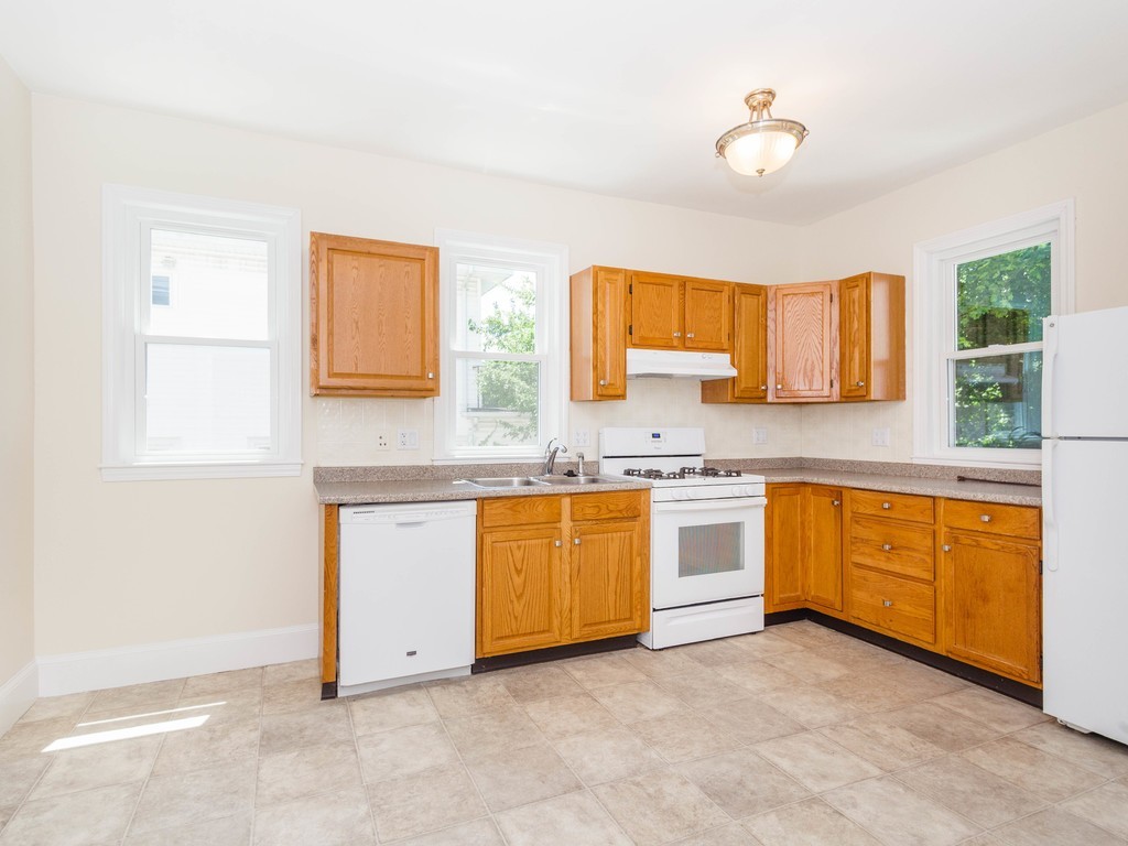 40 Manthorne Road Boston, MA 02132 - Photo 4 of 18 Gallery Image 4