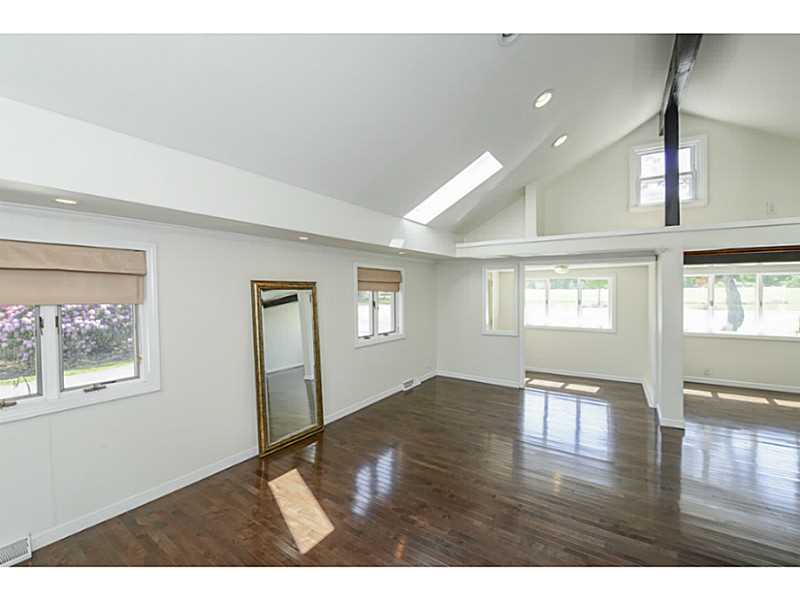 592 Pippin Orchard Road Cranston, RI 02921 - Photo 11 of 25 Living Room.