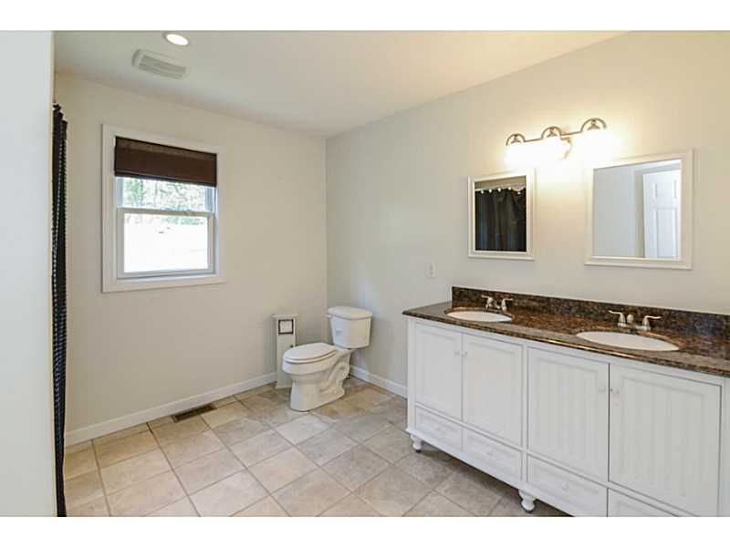592 Pippin Orchard Road Cranston, RI 02921 - Photo 22 of 25 Bathroom.