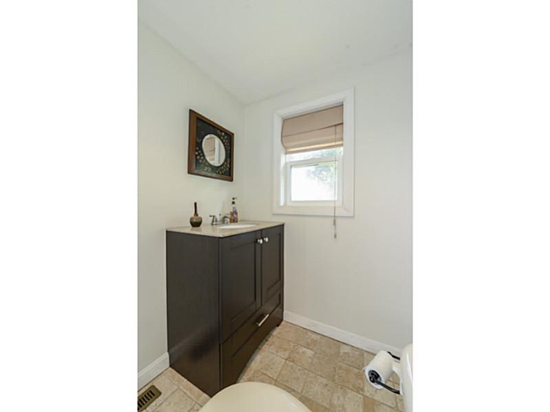 592 Pippin Orchard Road Cranston, RI 02921 - Photo 23 of 25 Bathroom.