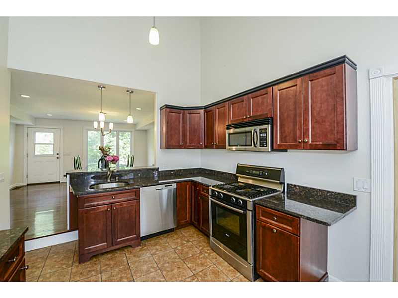 592 Pippin Orchard Road Cranston, RI 02921 - Photo 3 of 25 Kitchen.