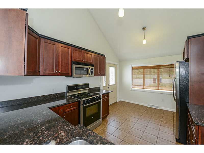 592 Pippin Orchard Road Cranston, RI 02921 - Photo 4 of 25 Kitchen.