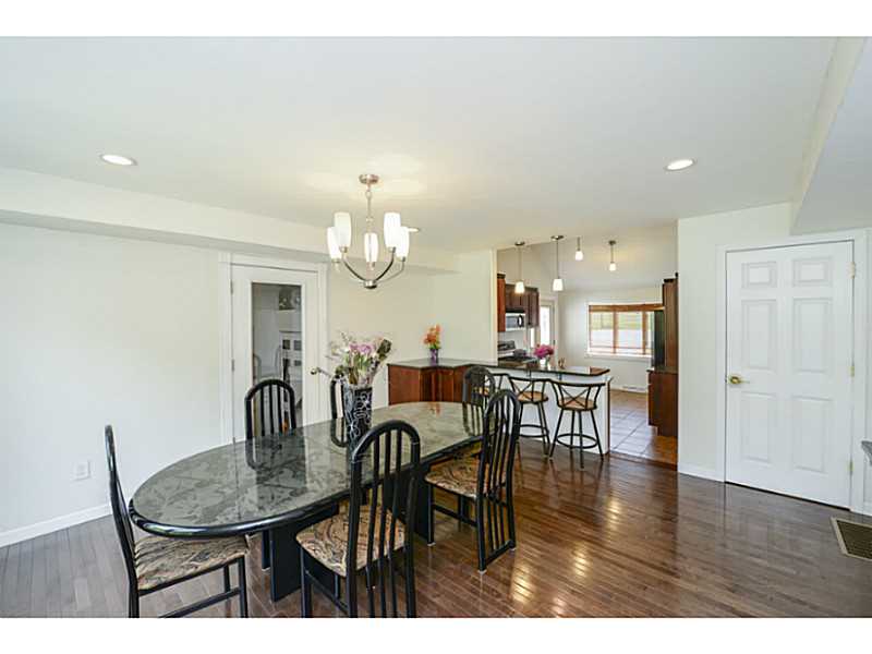 592 Pippin Orchard Road Cranston, RI 02921 - Photo 6 of 25 Dining Room.