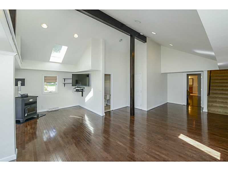 592 Pippin Orchard Road Cranston, RI 02921 - Photo 8 of 25 Living Room.