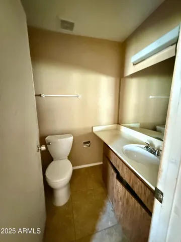 an empty room with windows and ceiling fan