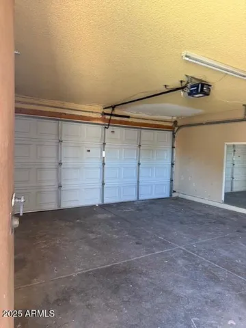 a picture of a bench