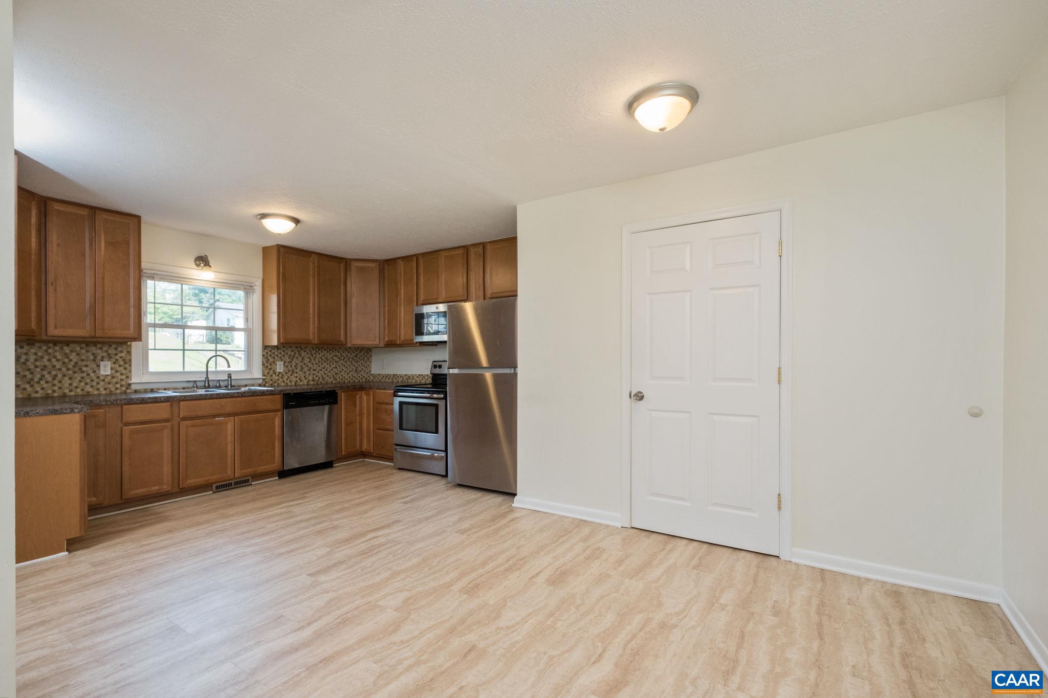 308 Carlton Road, Unit A Charlottesville, VA 22902 - Photo 4 of 29