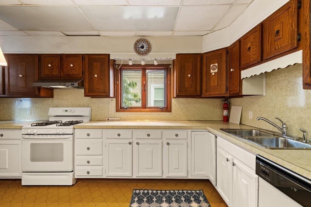 75-77 Pearson Road Medford, MA 02155 - Photo 9 of 40 Gallery Image 9