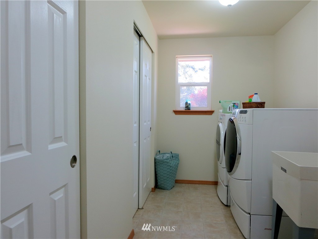 8108 173rd Avenue Southwest Rochester, WA 98579 - Photo 11 of 25 Gallery Image 11