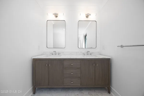 $3,195,000 | 20 Sound Beach Avenue, Old Greenwich, CT 06870
