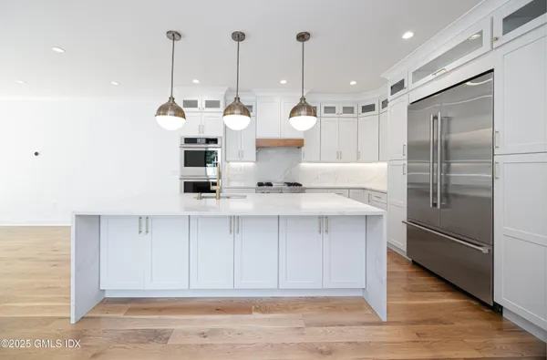 $3,195,000 | 20 Sound Beach Avenue, Old Greenwich, CT 06870