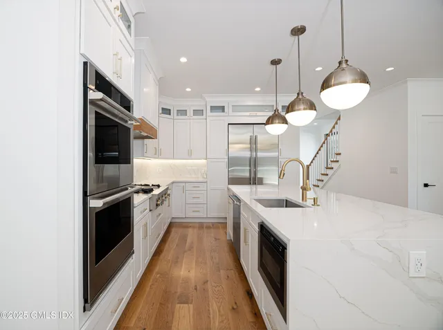 $3,295,000 | 20 Sound Beach Avenue, Old Greenwich, CT 06870