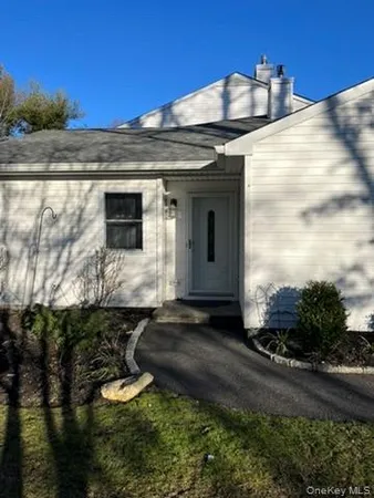 $525,000 | 33 Bass Court, Manorville, NY 11949