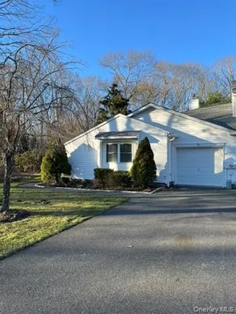 $525,000 | 33 Bass Court, Manorville, NY 11949