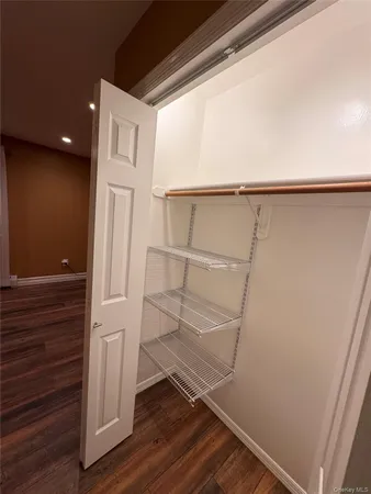 $525,000 | 33 Bass Court, Manorville, NY 11949