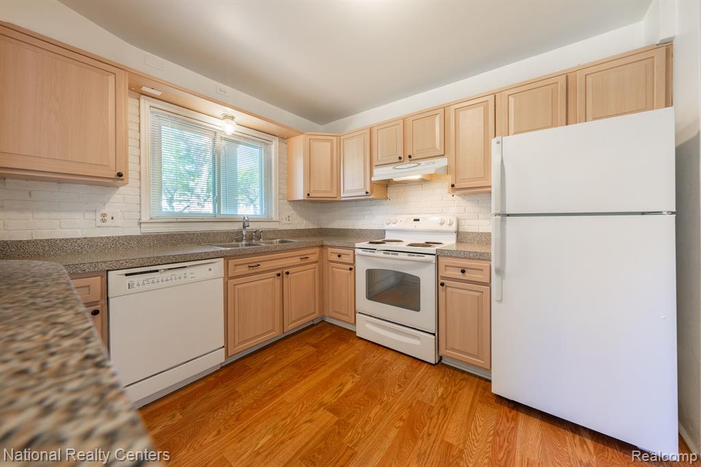 801 West Long Lake Road, Unit G1 Bloomfield Hills, MI 48302 - Photo 9 of 28