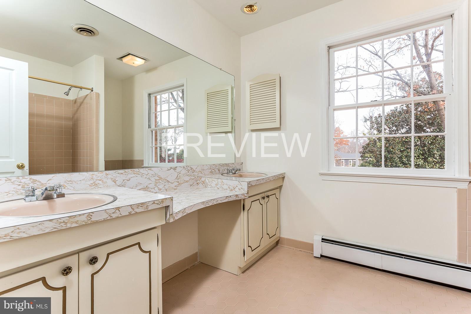 3901 Rive Drive Alexandria, VA 22309 - Photo 20 of 25 Bath (Master)