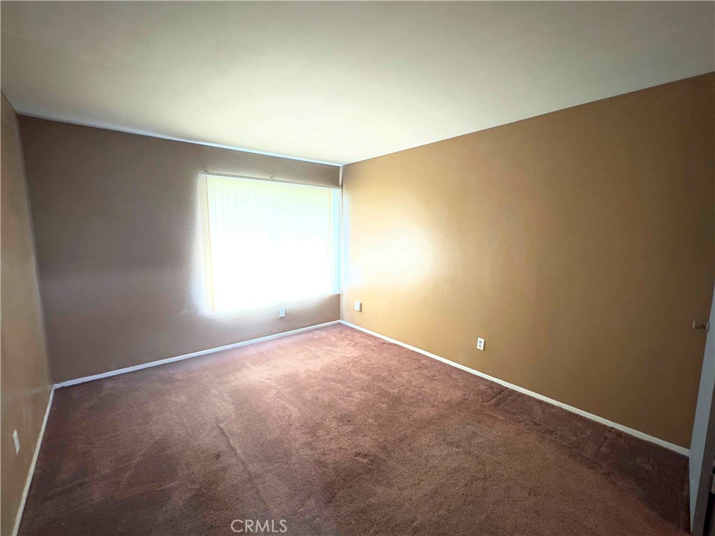 202 East Jackson Street, Unit B Rialto, CA 92376 - Photo 5 of 7 an empty room with a empty space and a window