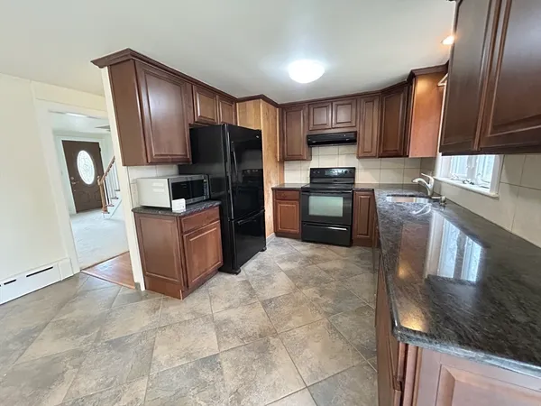 $3,500 | 75 Marlboro Road, Southborough, MA 01772