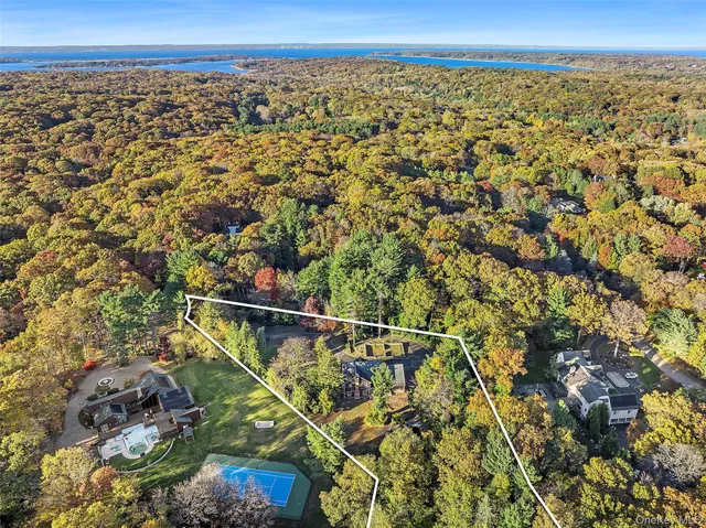 $2,199,000 | 62 Sabine Road, Oyster Bay Cove, NY 11791