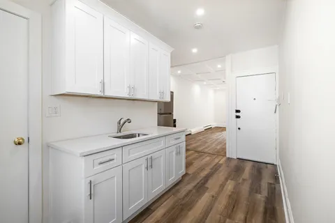 $2,800 | 606 1st Street, Unit 8, Hoboken, NJ 07030