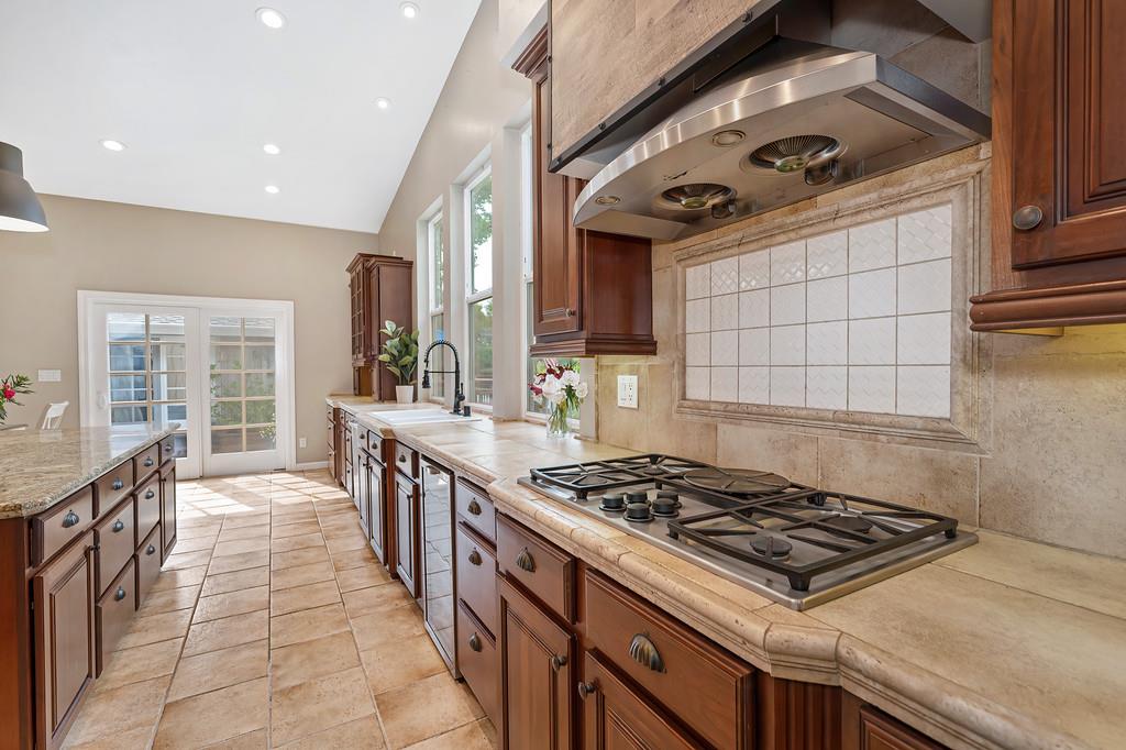 325 Diamond Oaks Road Roseville, CA 95678 - Photo 15 of 48