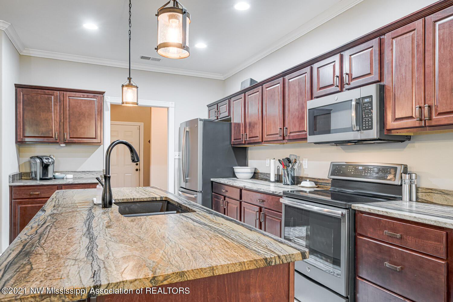 13193 Cathy Road Byhalia, MS 38611 - Photo 16 of 37 Kitchen