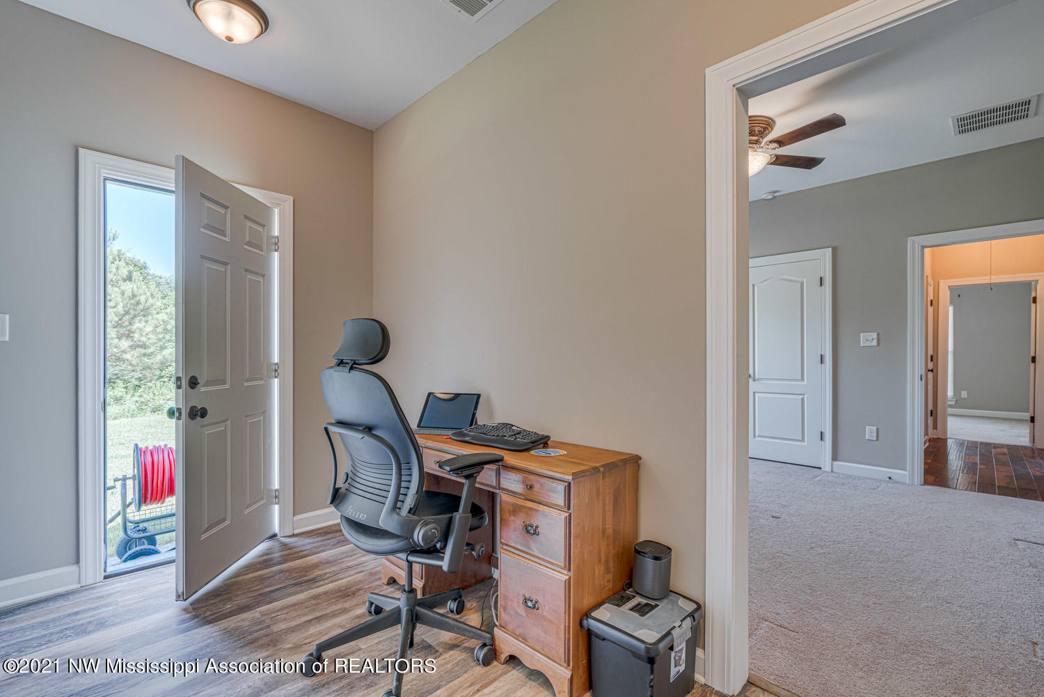 13193 Cathy Road Byhalia, MS 38611 - Photo 25 of 37 Bonus Room/Office private entrance