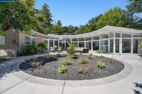 $1,898,000 | 100 El Toyonal, Orinda, CA 94563