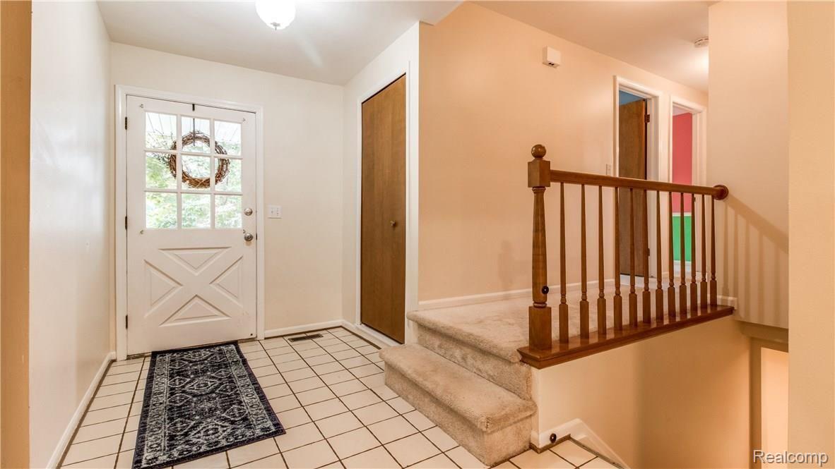 5097 Aintree Court Rochester, MI 48306 - Photo 2 of 41 Interiors (1 of 48).jpg